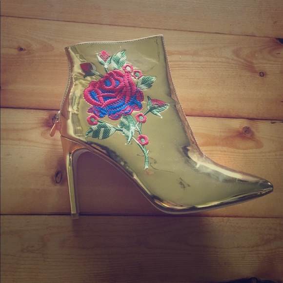 Cape Robbin Shoes - Metallic heels